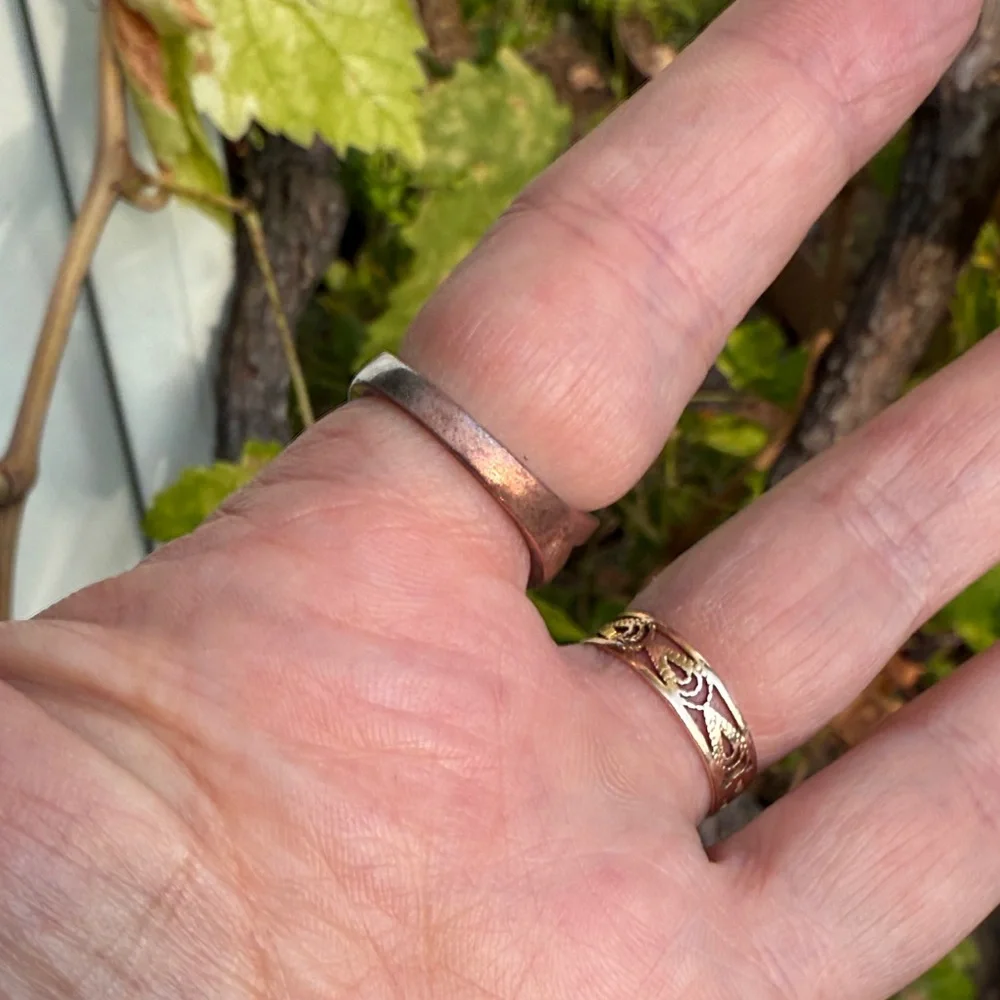 Elegant and Unique Vintage Sterling Silver Ring with Sparkle Cristals